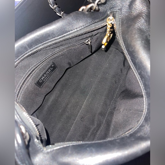 COPY - Calfskin Chain 20s Signature Hobo Black. - Picture 9 of 15